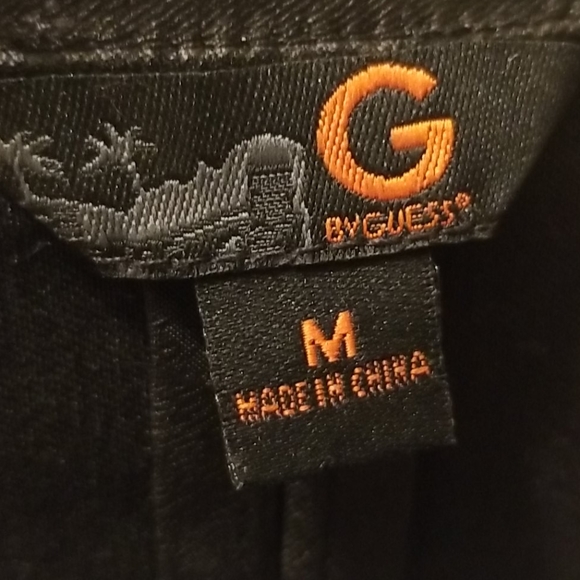 Guess jacket. Compliments a skirt or pants - Picture 4 of 6